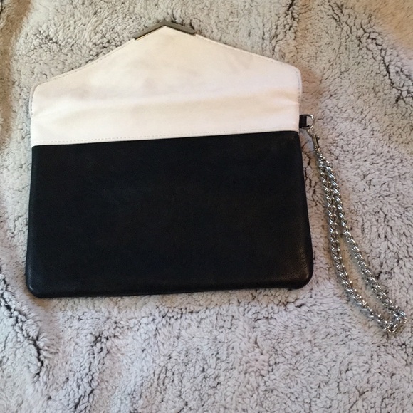 ✨2/$15 {Express} clutch/wristlet - Picture 5 of 7
